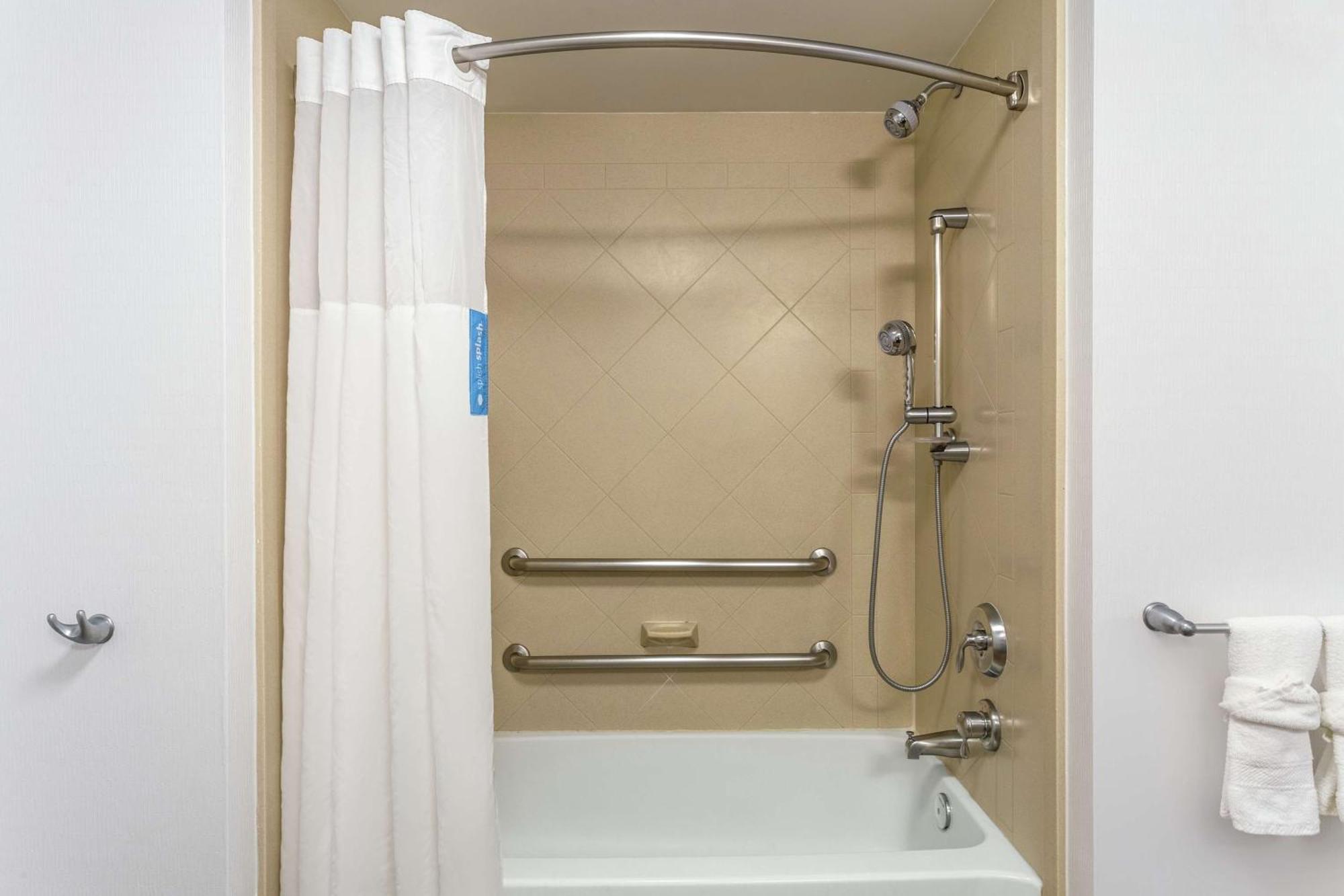 Hampton Inn & Suites Chicago - Либертивилл Экстерьер фото