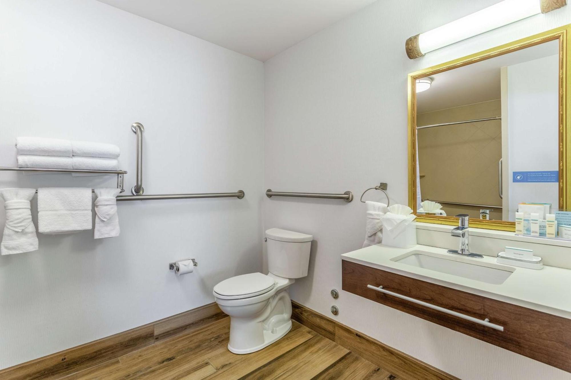 Hampton Inn & Suites Chicago - Либертивилл Экстерьер фото