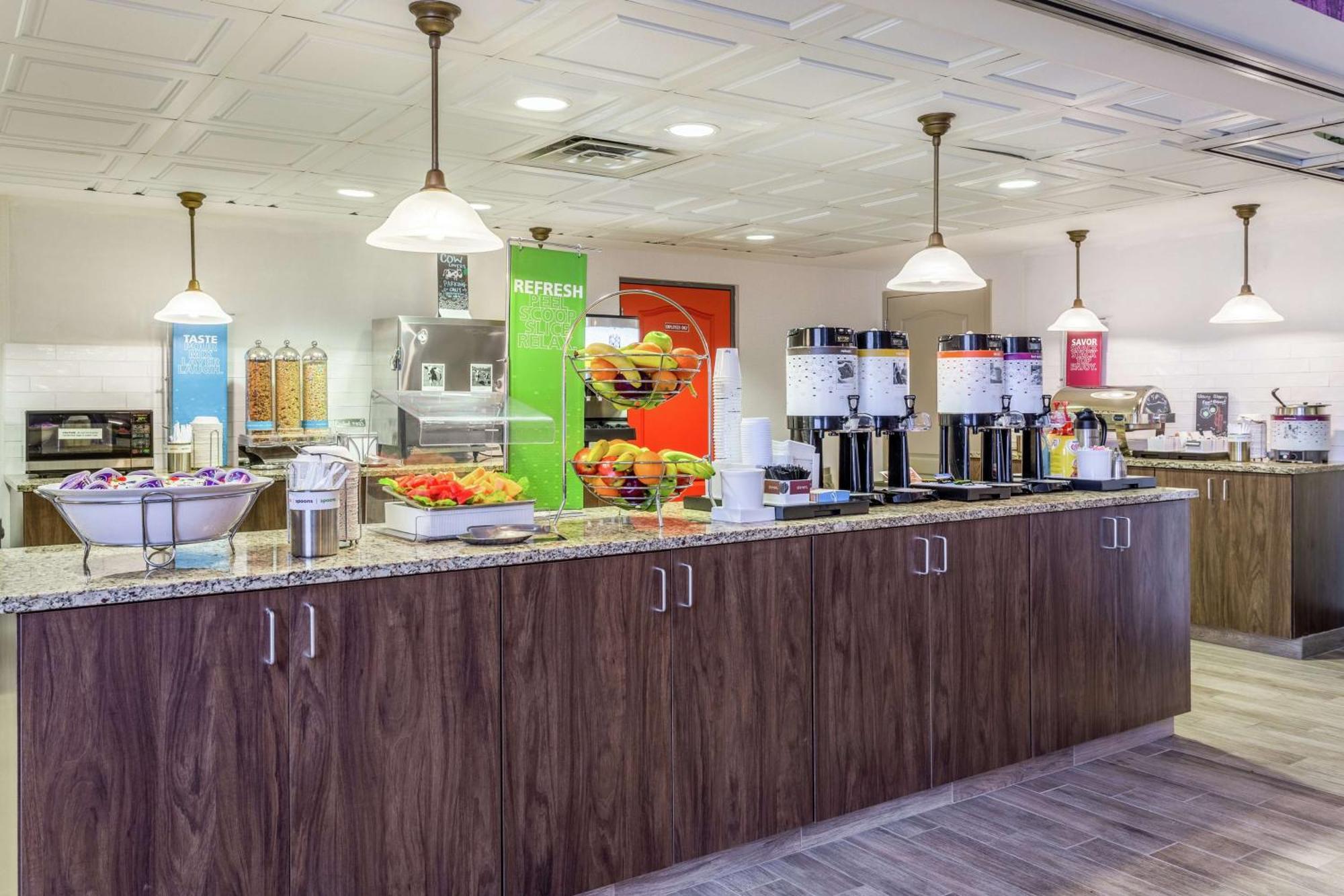 Hampton Inn & Suites Chicago - Либертивилл Экстерьер фото