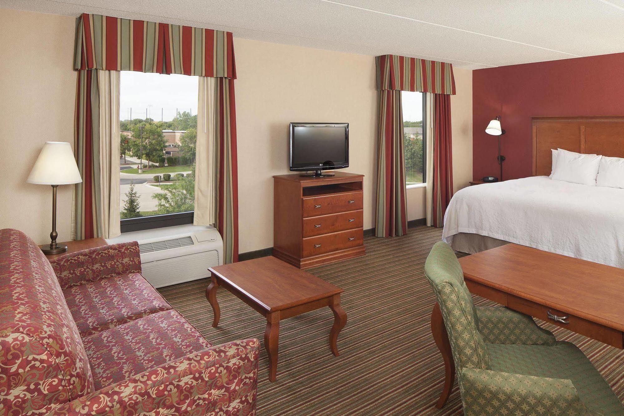 Hampton Inn & Suites Chicago - Либертивилл Экстерьер фото