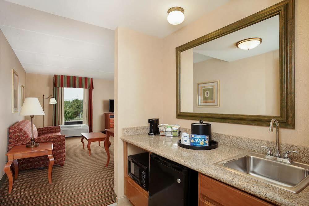 Hampton Inn & Suites Chicago - Либертивилл Экстерьер фото
